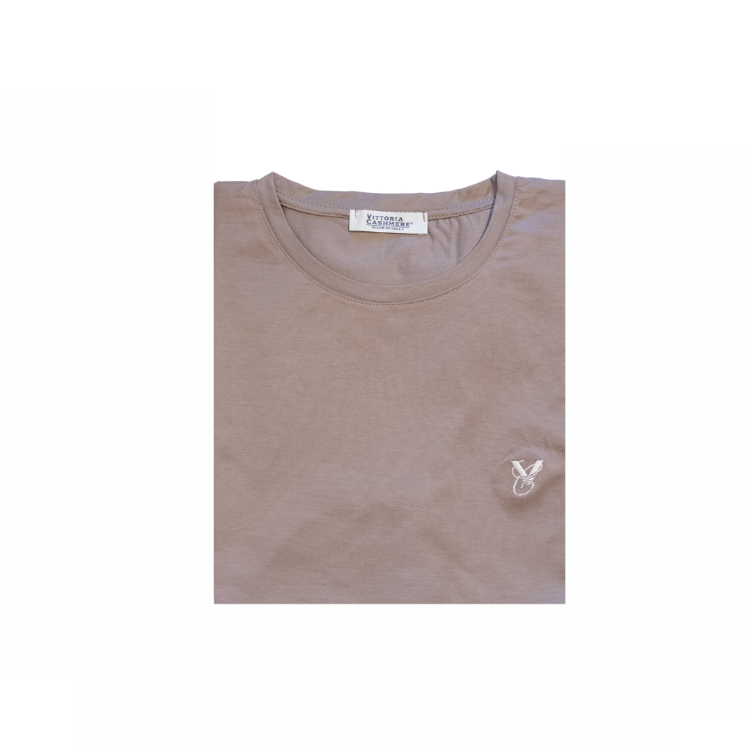 T-shirt uomo marrone fango in Filo di Scozia con ricamo a contrasto, Made in Italy