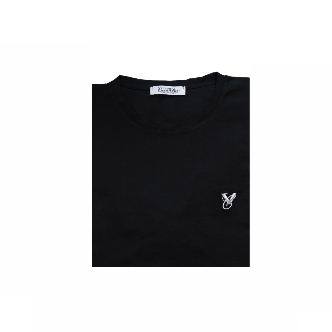 T-shirt uomo nera in Filo di Scozia con ricamo a contrasto, Made in Italy