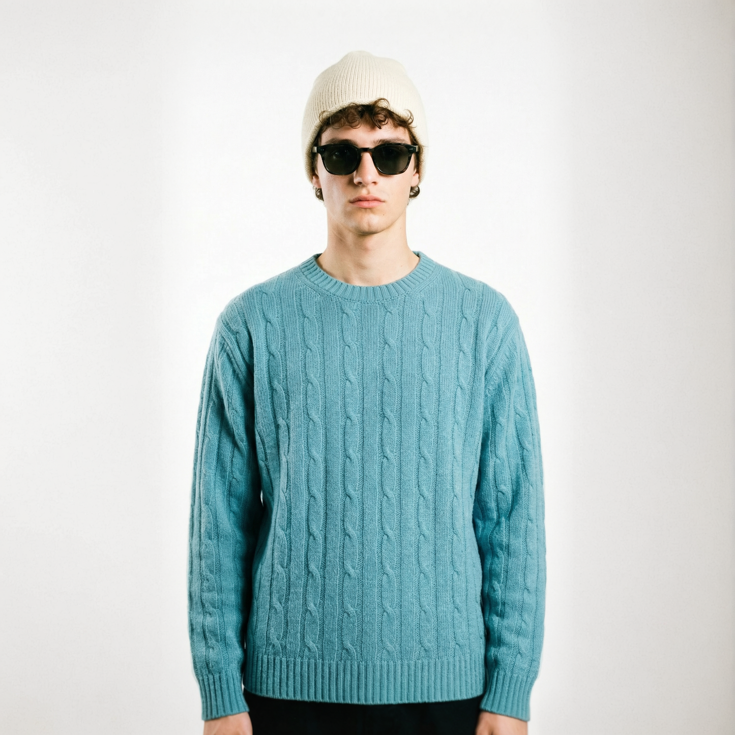 Maglia girocollo a trecce e coste